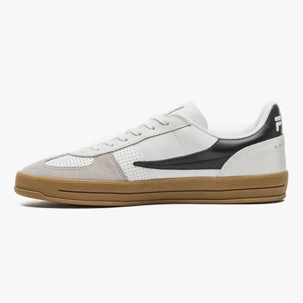 O Fila FX Court 70 Vintage é um tênis que combina o charme atemporal dos modelos de tênis dos anos 70 com a modernidade e o conforto dos dias atuais. Inspirado nos clássicos do tênis, esse modelo da Fila traz um design clean e elegante, perfeito para quem busca um calçado versátil e com estilo.