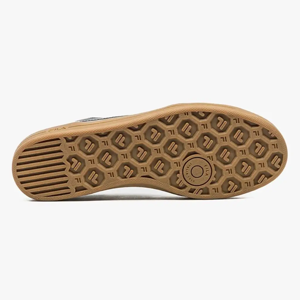 O Fila FX Court 70 Vintage é um tênis que combina o charme atemporal dos modelos de tênis dos anos 70 com a modernidade e o conforto dos dias atuais. Inspirado nos clássicos do tênis, esse modelo da Fila traz um design clean e elegante, perfeito para quem busca um calçado versátil e com estilo.