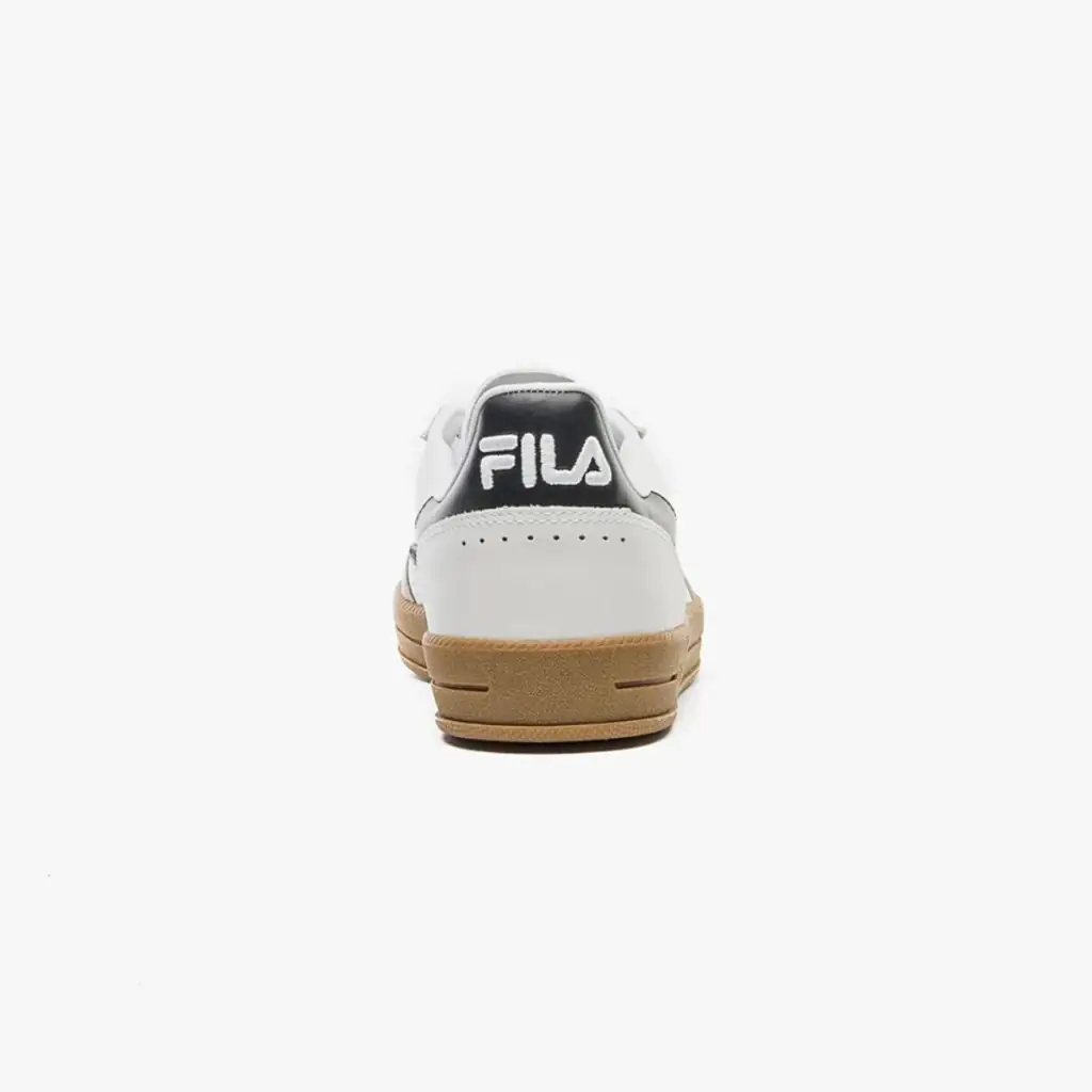 O Fila FX Court 70 Vintage é um tênis que combina o charme atemporal dos modelos de tênis dos anos 70 com a modernidade e o conforto dos dias atuais. Inspirado nos clássicos do tênis, esse modelo da Fila traz um design clean e elegante, perfeito para quem busca um calçado versátil e com estilo.