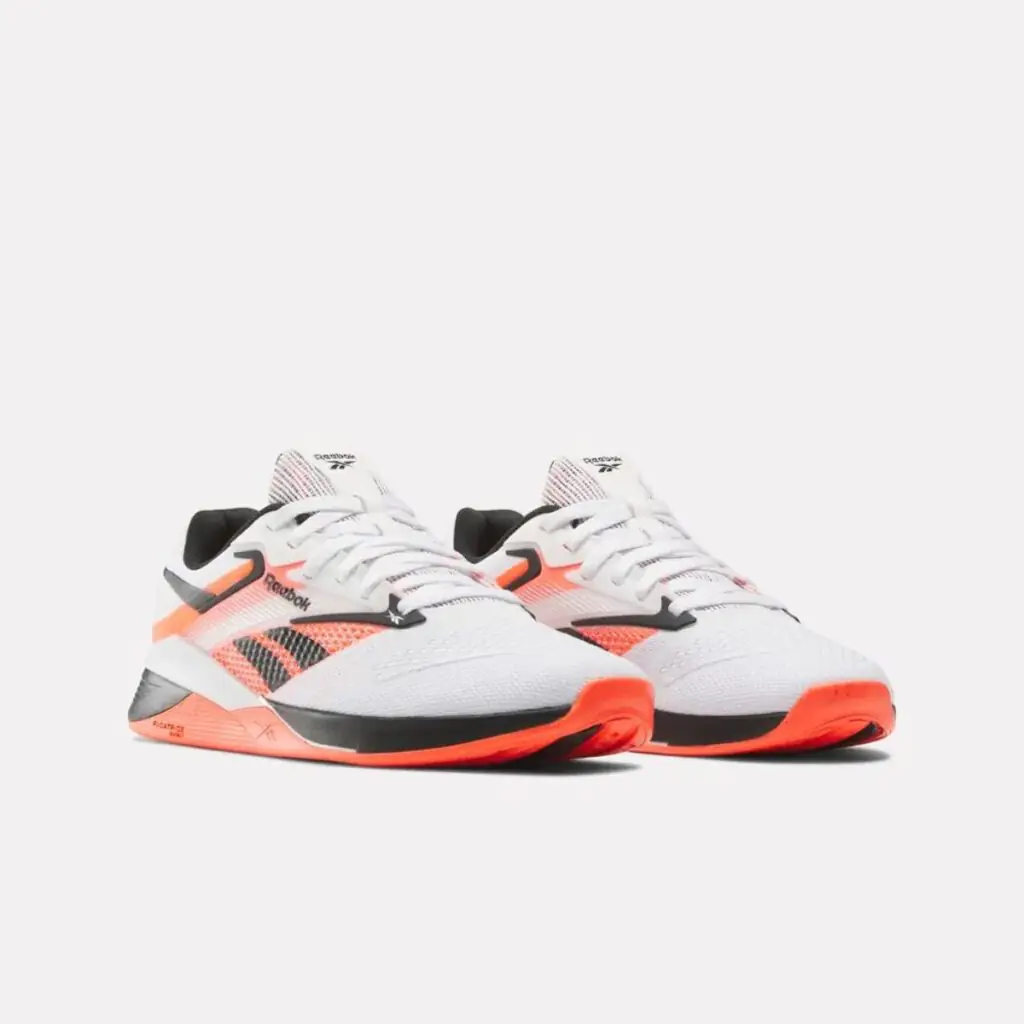 O Reebok Nano X4 é a mais recente adição à icônica linha Nano, projetada para oferecer o máximo em desempenho, conforto e durabilidade para seus treinos mais intensos. Seja você um atleta de CrossFit, praticante de musculação ou entusiasta de treinos funcionais, o Nano X4 é o parceiro ideal para alcançar seus objetivos.
