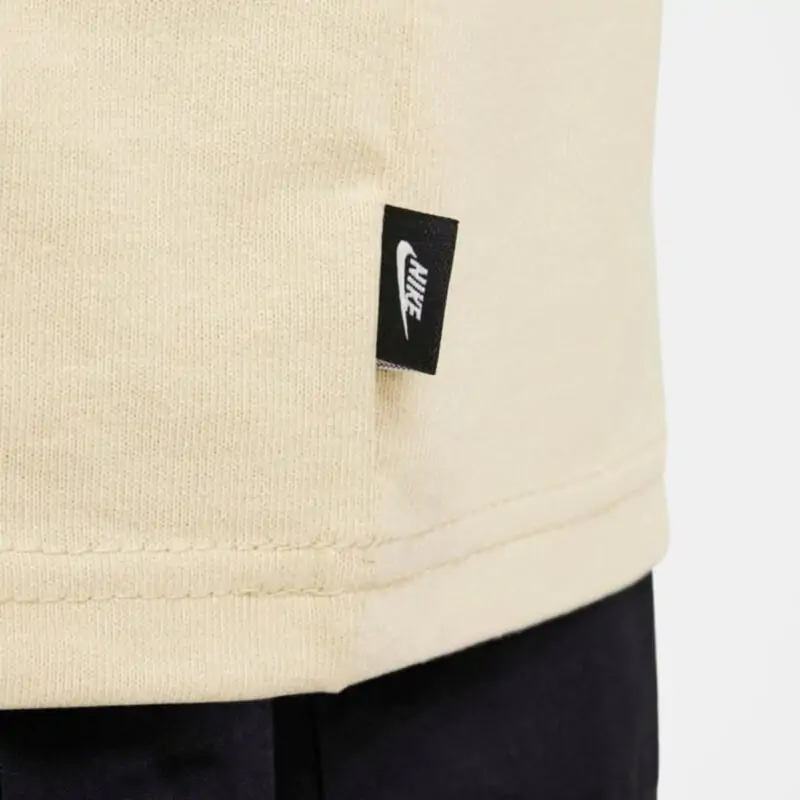 Camiseta Nike Sportswear Premium Essentials Bege
