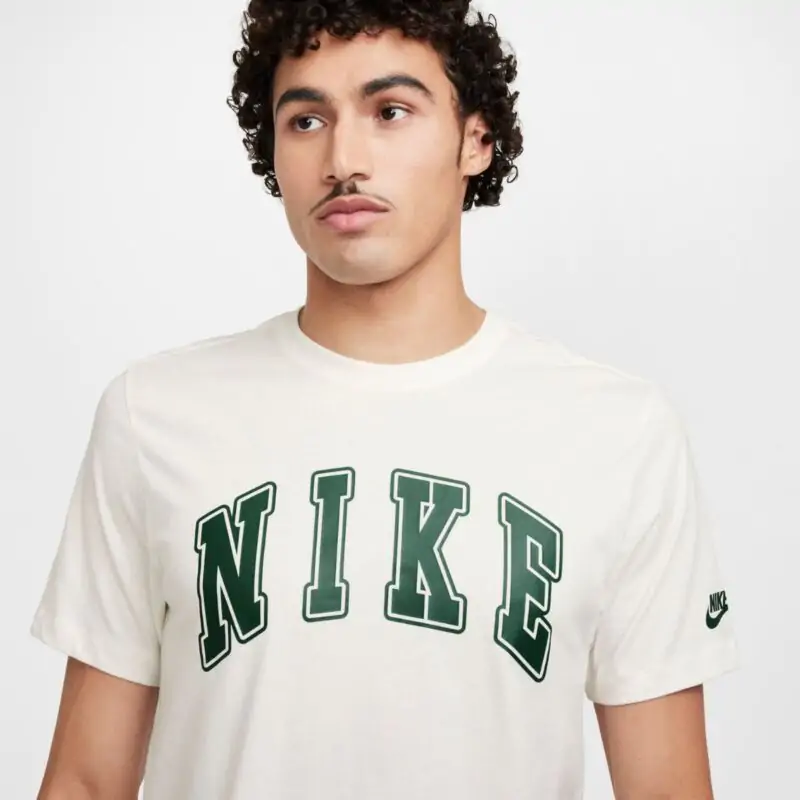 Camiseta Nike Sportswear Club