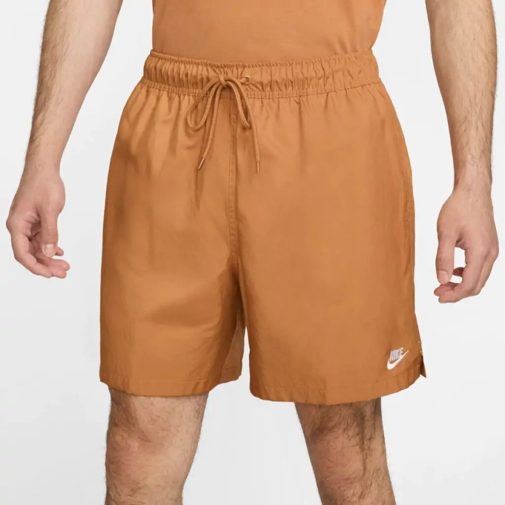 Shorts Nike Club Flow Marrom