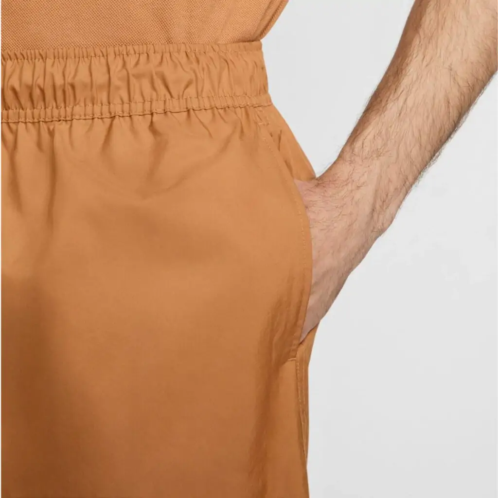 Shorts Nike Club Flow Marrom