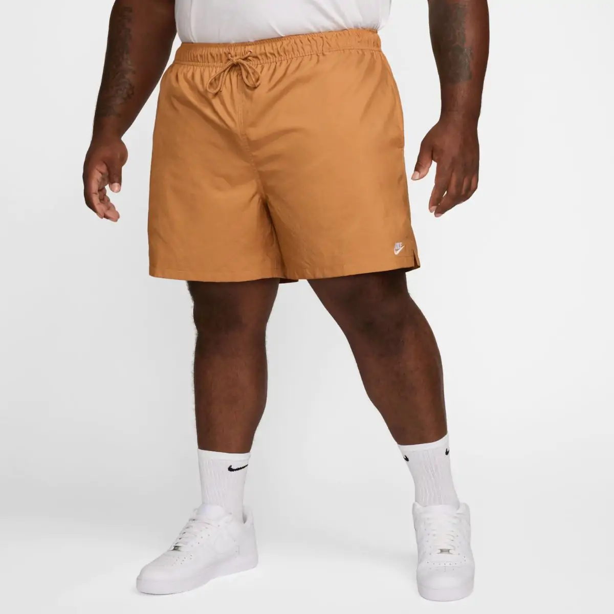 Shorts Nike Club Flow Marrom