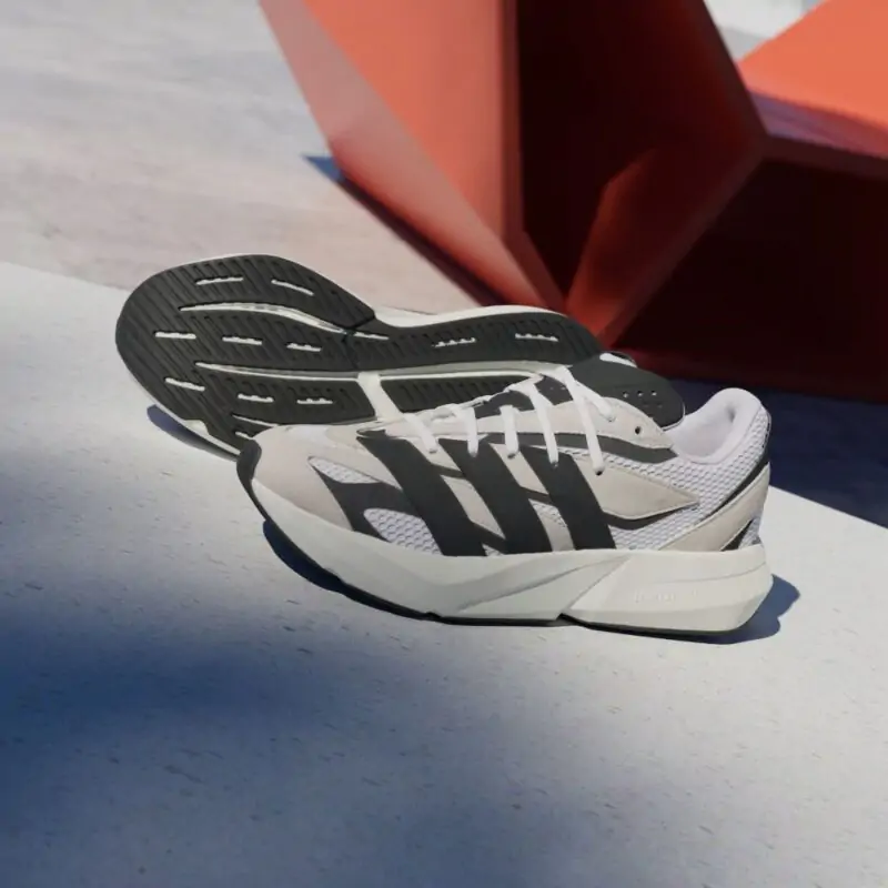 Tênis Adidas Lightblaze