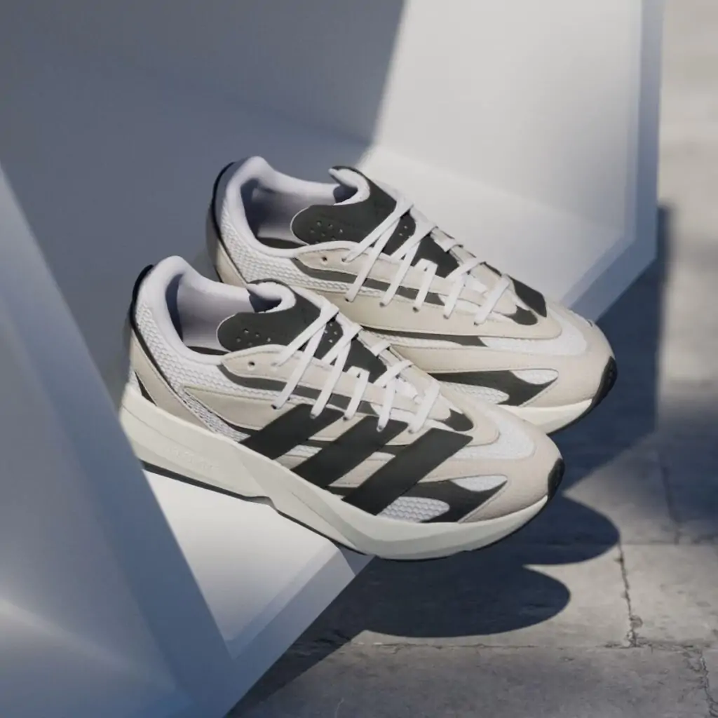 Tênis Adidas Lightblaze