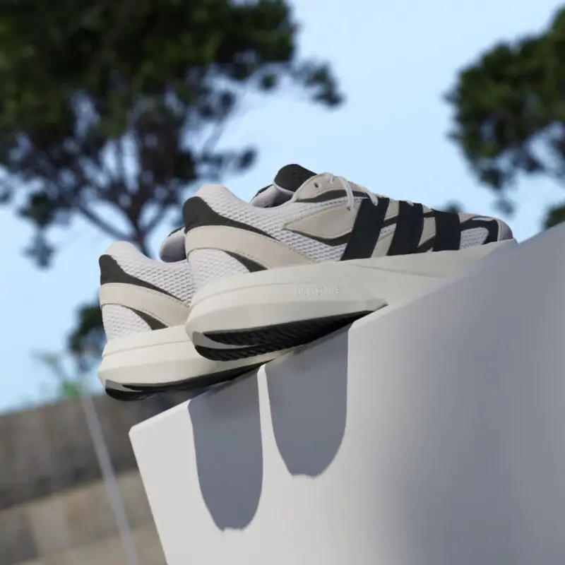 Tênis Adidas Lightblaze