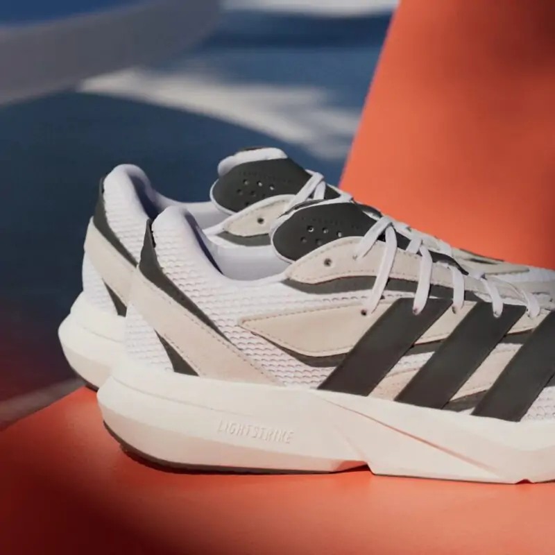 Tênis Adidas Lightblaze