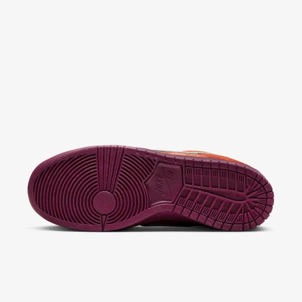 Nike SB Dunk Low "Mystic Red Rosewood"