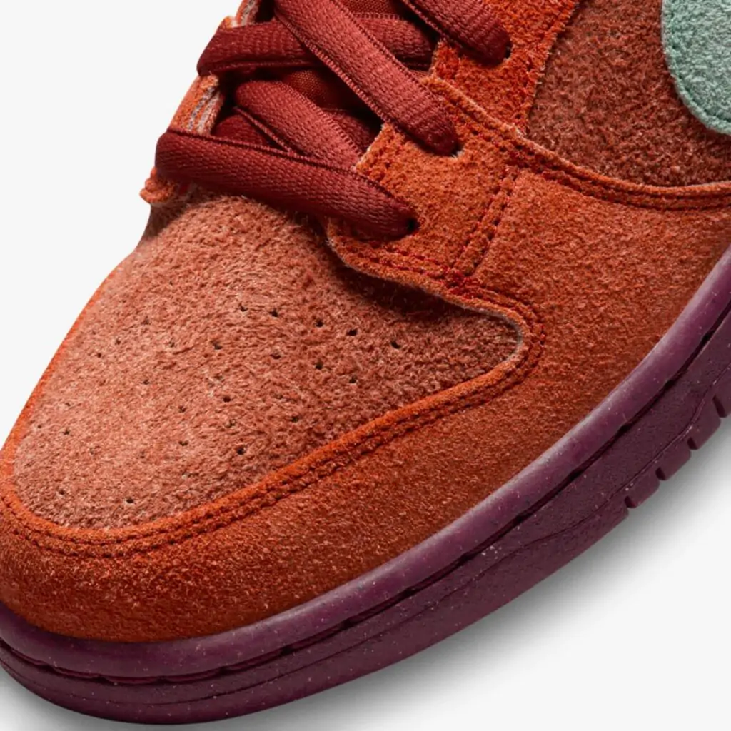 Nike SB Dunk Low "Mystic Red Rosewood"