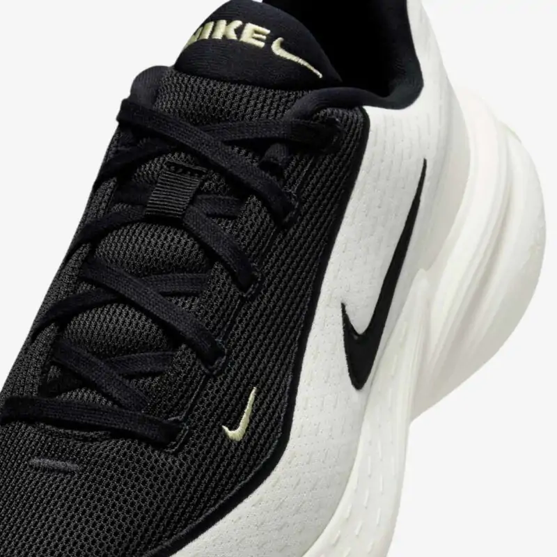 Nike Uplift SC