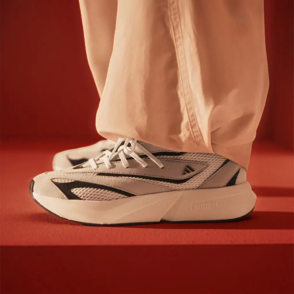 Tênis Adidas Lightblaze