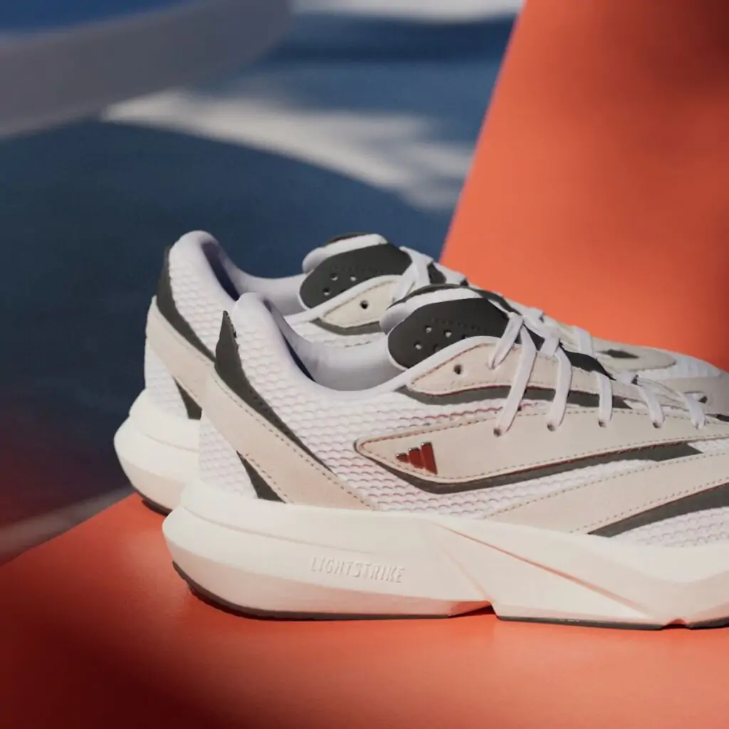 Tênis Adidas Lightblaze