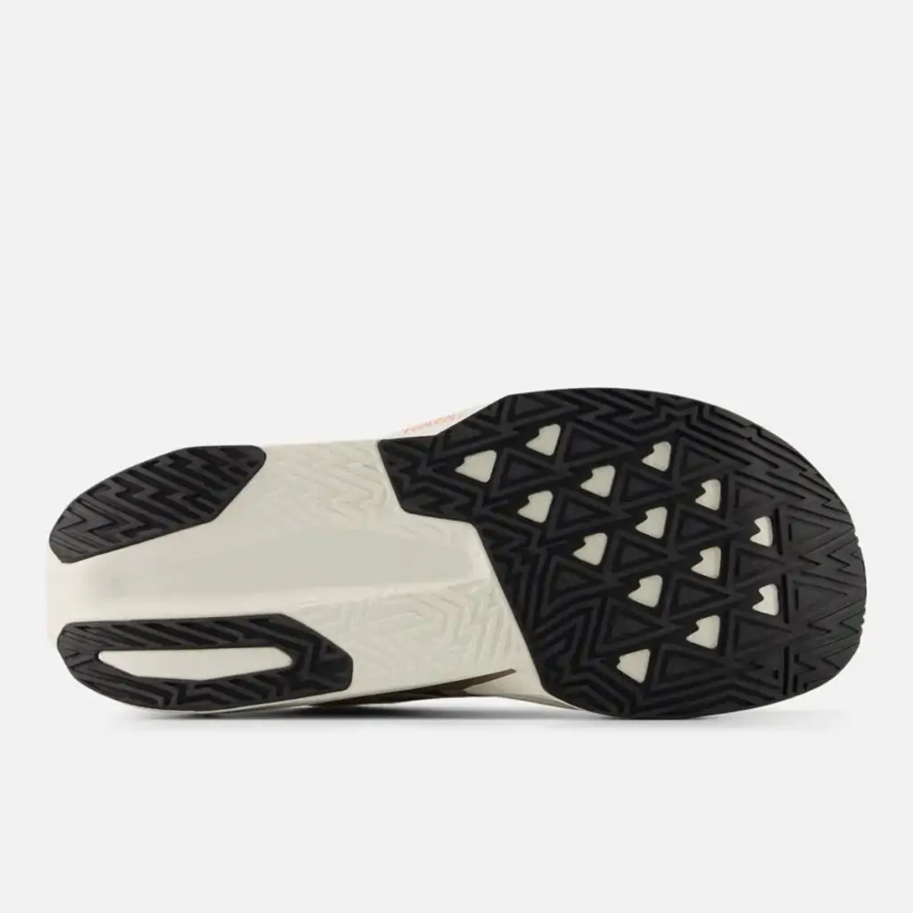 Tênis New Balance FuelCell Rebel V5