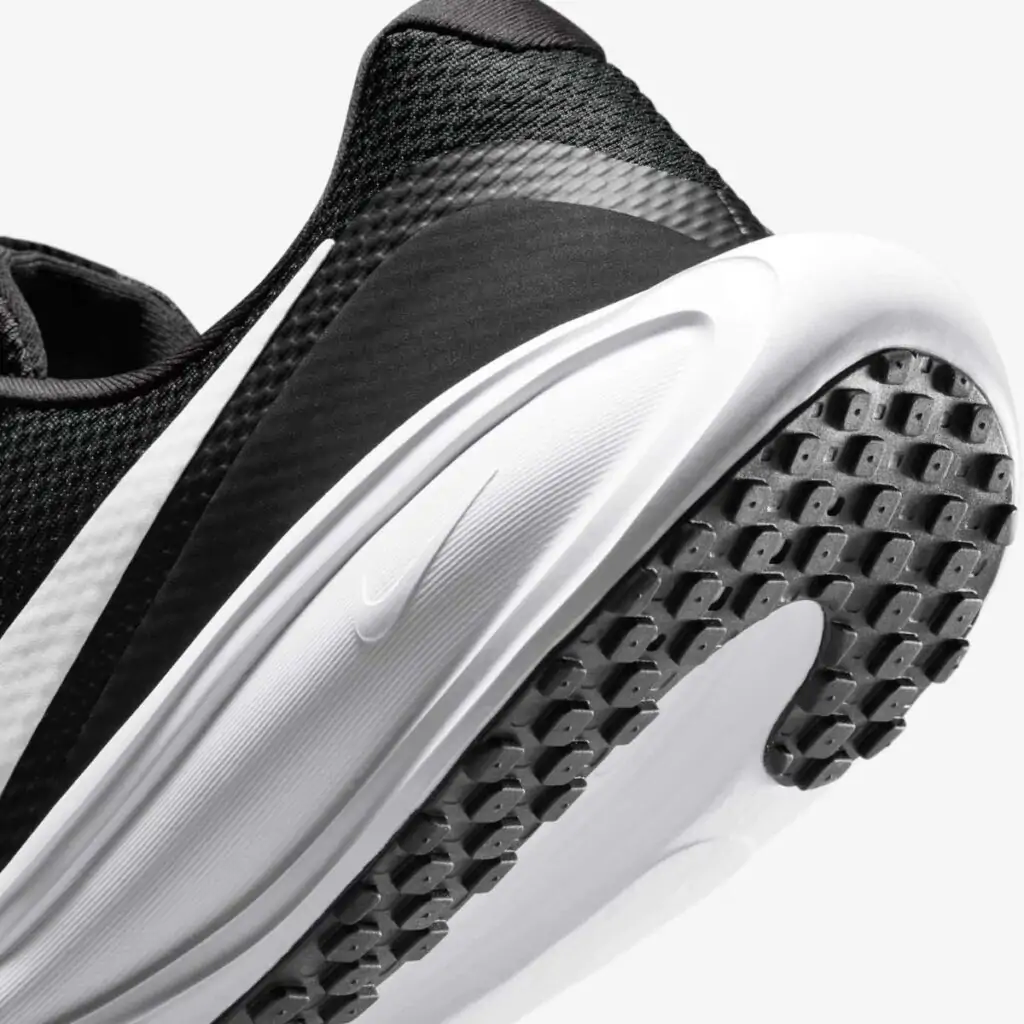 Tênis Nike Revolution 8